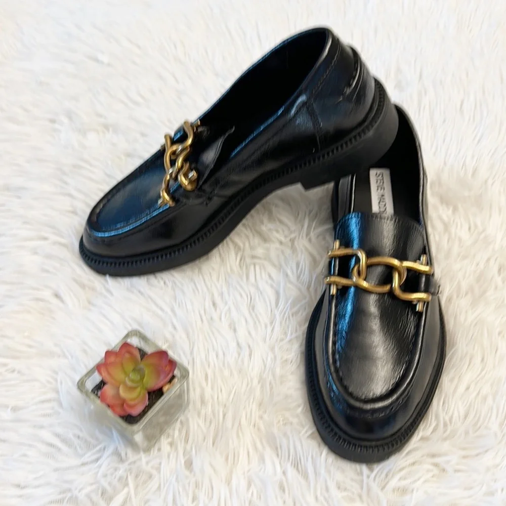 NEW Steve Madden Karmine Black Leather Gold Chain Loafers women sz 5,7.5,8.5,9.5 - Picture 8 of 9